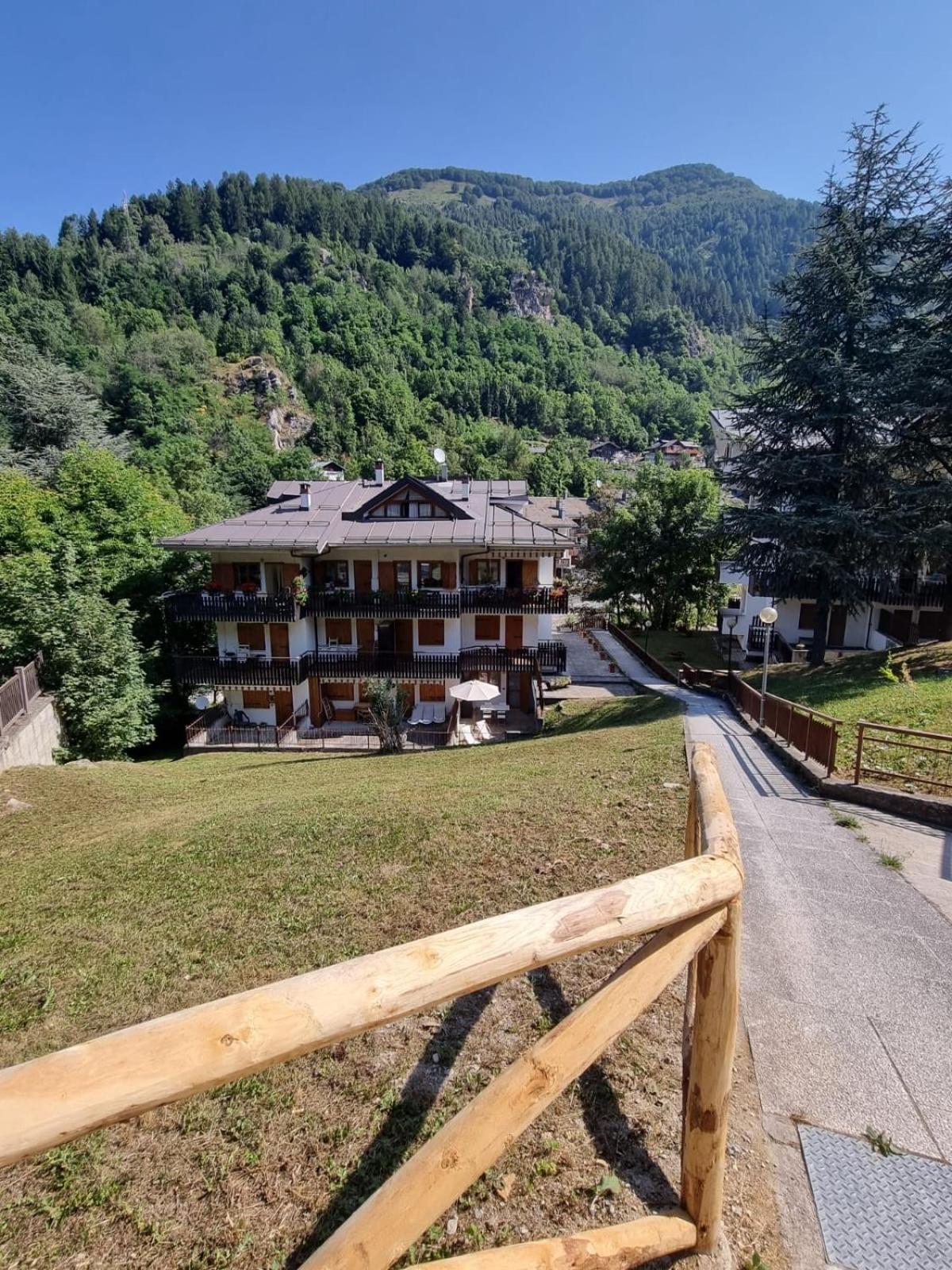 Апартаменты La Casa Del Cervo Лимоне-Пьемонте Экстерьер фото